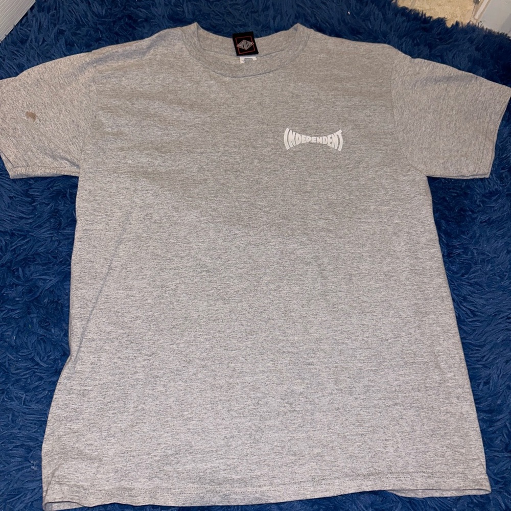 Independent skateboarding shirt